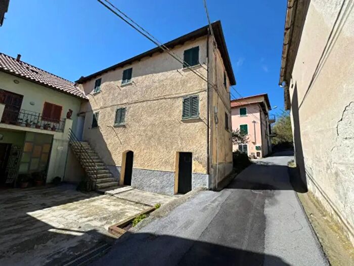 Casa con 6 locali in vendita in Via Donato Donatelli, Stella