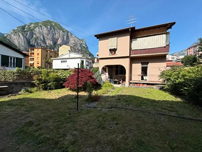 Appartamento trilocale in vendita in Via Sondrio, Lecco