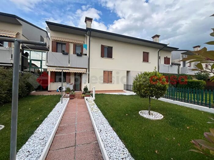 Appartamento trilocale in vendita in Via Roma, Bevilacqua