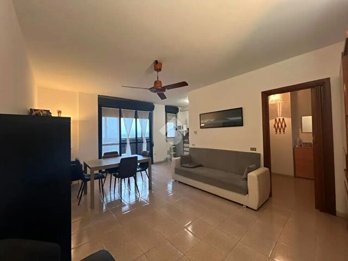 Appartamento trilocale in vendita in Via Martinelli, Milano