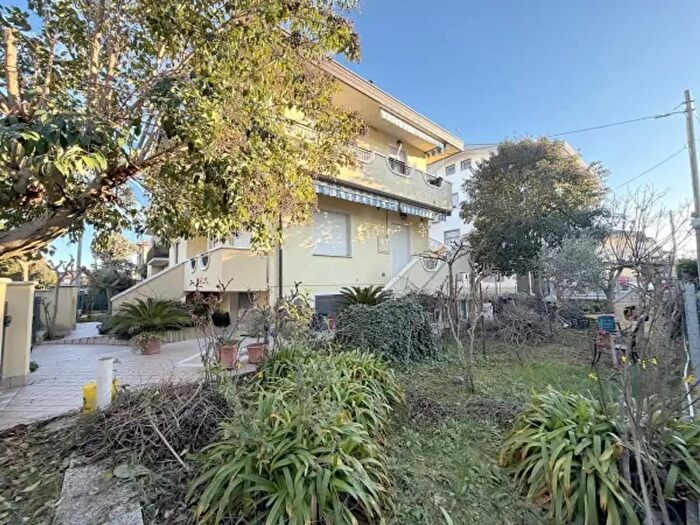 Casa con 5 locali in vendita in Riccione