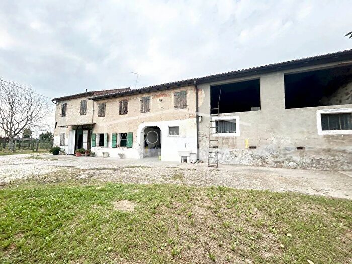 Casa con 7 locali in vendita in Treviso Zona Mazzocco, Mogliano Veneto
