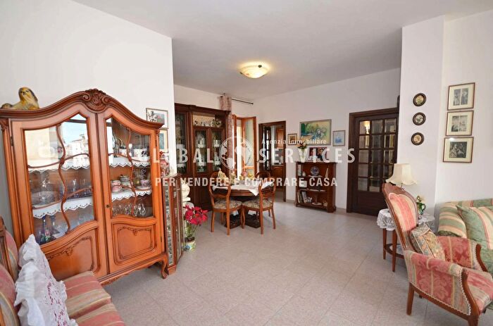 Appartamento con 5 locali in vendita in Via Creta, Alghero