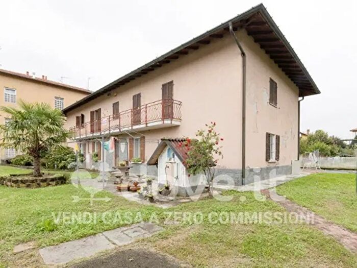 Casa con 6 locali in vendita in Vicolo Besozzo, Cocquio Trevisago