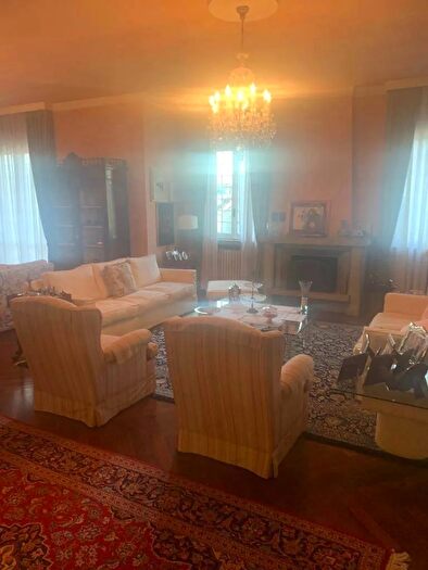 Casa con 5 locali in vendita in Crema