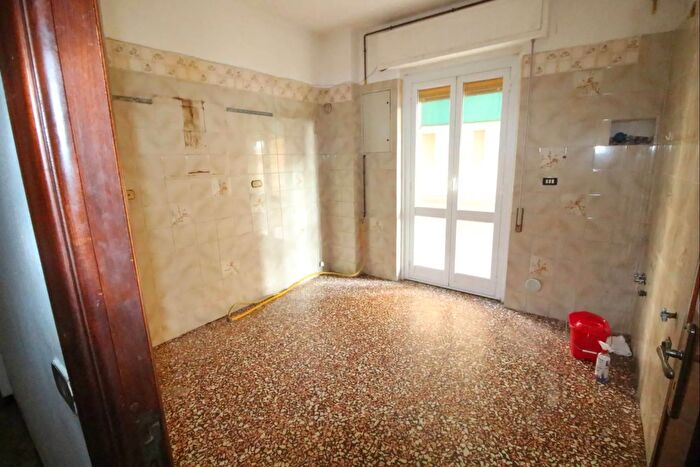 Appartamento bilocale in vendita in Via Taggia Genova, Genova