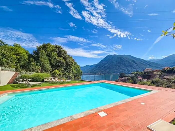 Casa quadrilocale in vendita in Via Cacciatori delle Alpi, Argegno