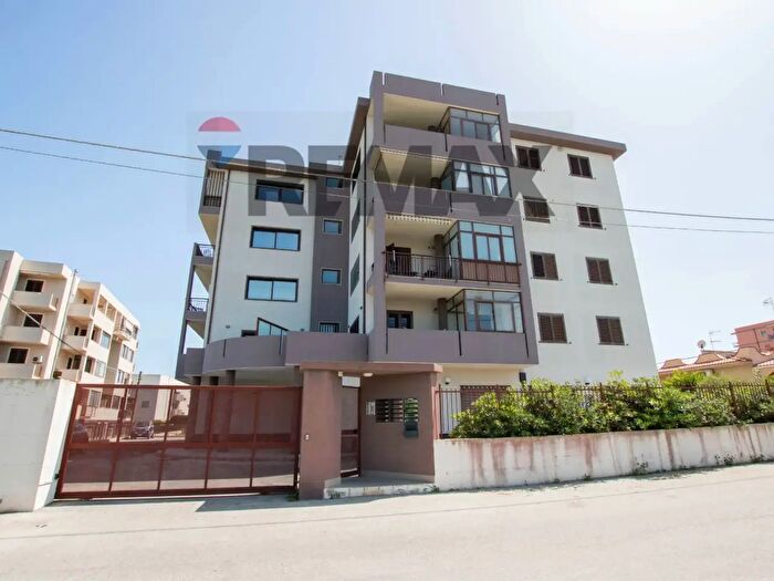 Appartamento quadrilocale in vendita in Via Carlentini, Siracusa