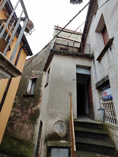 Casa bilocale in vendita in Via Frezza, Marzi