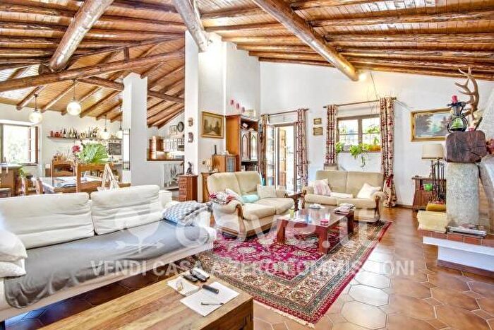 Casa con 6 locali in vendita in Via Mazzini, Rancio Valcuvia