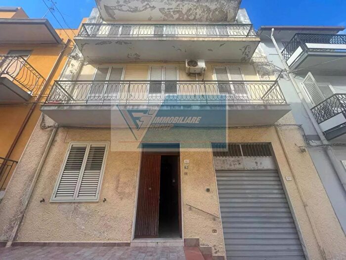 Casa con 7 locali in vendita in Siracusa