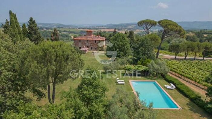 Casa con 6 locali in vendita in Ss, Cetona