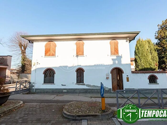 Casa con 8 locali in vendita in Via Renzo da Ceri, Crema