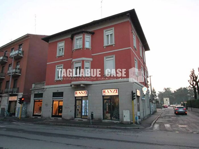 Appartamento trilocale in affitto in Via Madonnina, Bresso