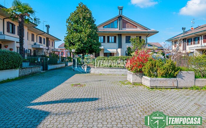 Casa con 5 locali in vendita in Largo Dosso Ducale, Salerano Sul Lambro