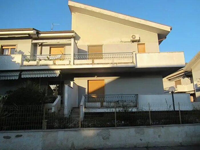 Casa con 6 locali in vendita in Via Fonte Romana, Pescara