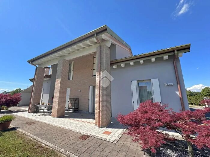 Casa con 5 locali in vendita in Via Corso del Popolo, Trebaseleghe