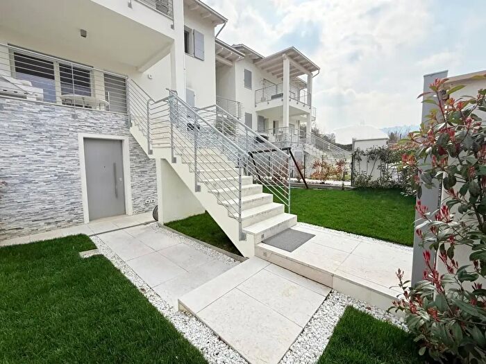 Appartamento trilocale in vendita in Via Claudia, Maranello