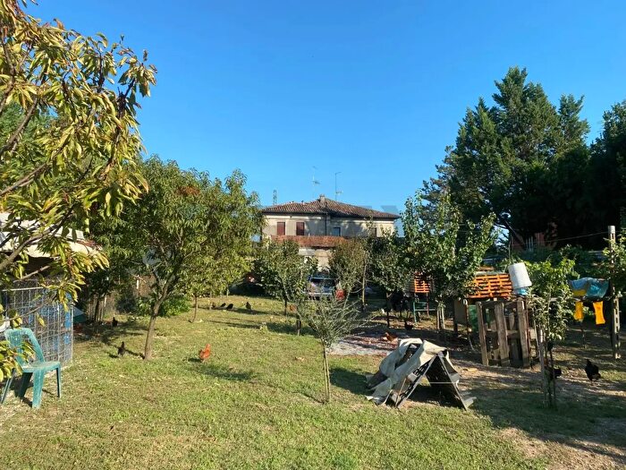 Appartamento trilocale in vendita in Strada Naviglia, Parma