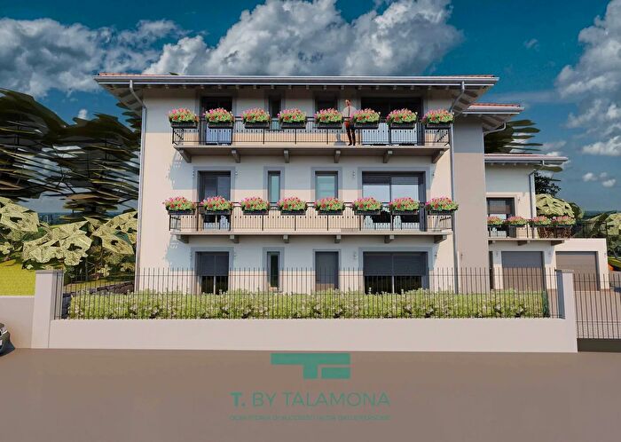 Appartamento trilocale in vendita in Mesenzana