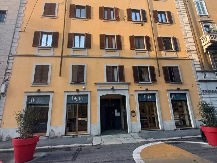 Appartamento trilocale in affitto in Via Filippo Corridoni, Palestro, Milano