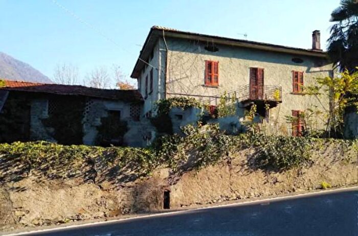 Casa con 6 locali in vendita in Strada Provinciale di Talamona, Talamona