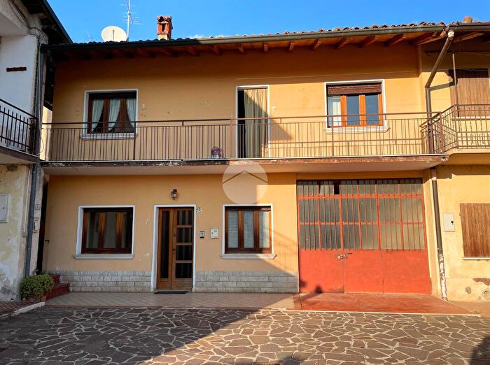 Casa quadrilocale in vendita in Vicolo lManara, Ome