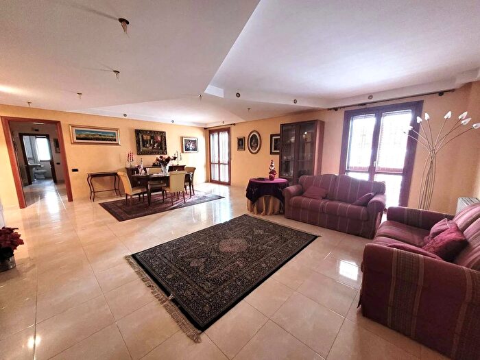 Appartamento con 6 locali in vendita in Viale SGreca, Siracusa