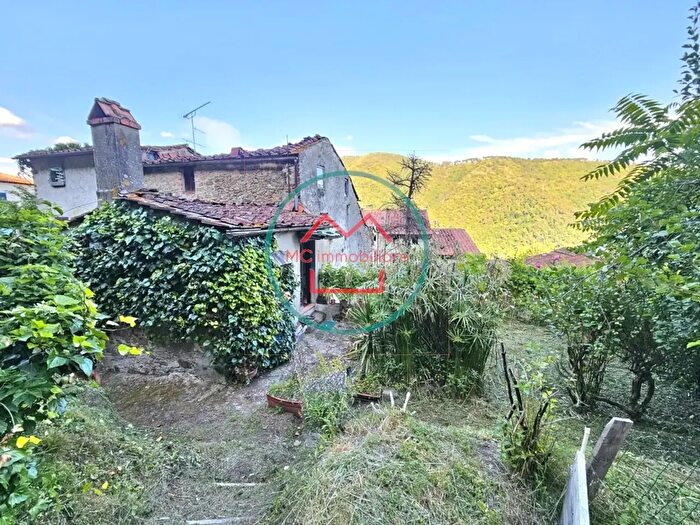 Casa quadrilocale in vendita in Viale Santissima Annunziata, Villa Basilica