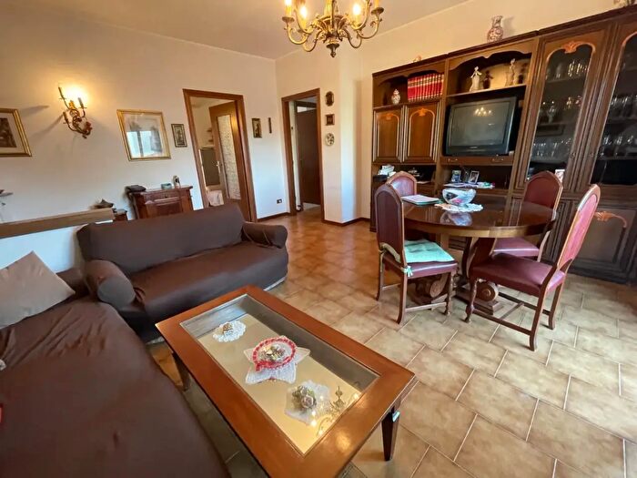 Appartamento trilocale in vendita in Via Chero, Piacenza