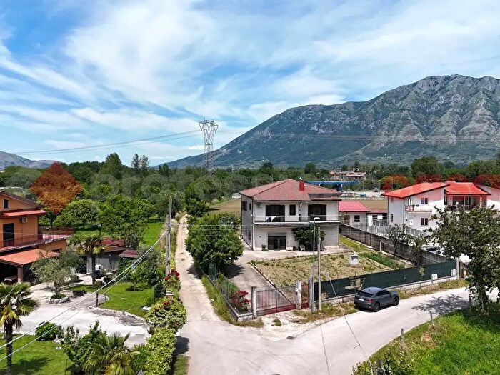 Casa con 9 locali in vendita in Via San Cosma Snc, Cervinara