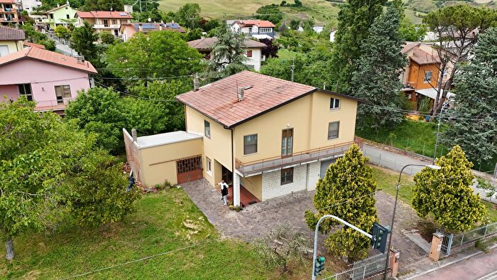 Casa con 10 locali in vendita in Via Montefeltro, Novafeltria
