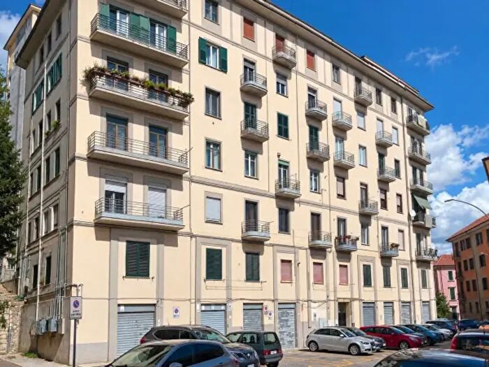 Appartamento con 6 locali in vendita in Via Manhes, Potenza