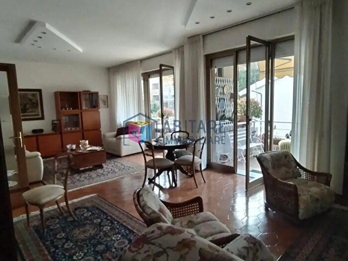 Appartamento con 6 locali in vendita in Livorno