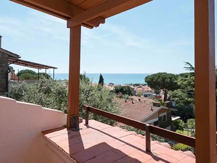 Appartamento con 6 locali in vendita in Via Luni, Carrara