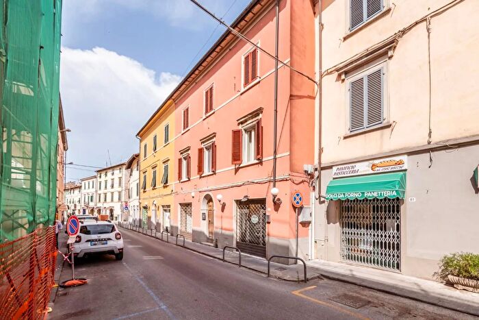 Appartamento quadrilocale in vendita in Via Roma Pontedera, Pontedera