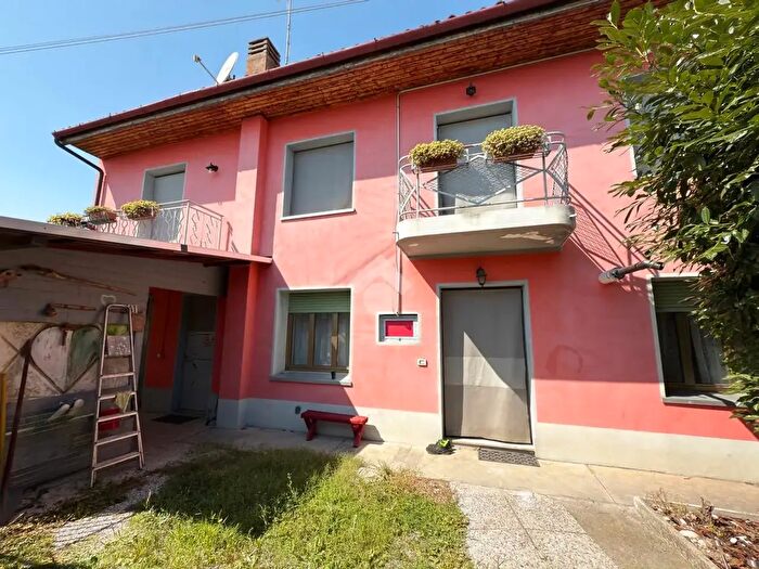 Casa con 6 locali in vendita in Via Sei Maggio, Majano