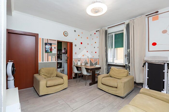 Appartamento trilocale in vendita in Via Ivrea, Torino