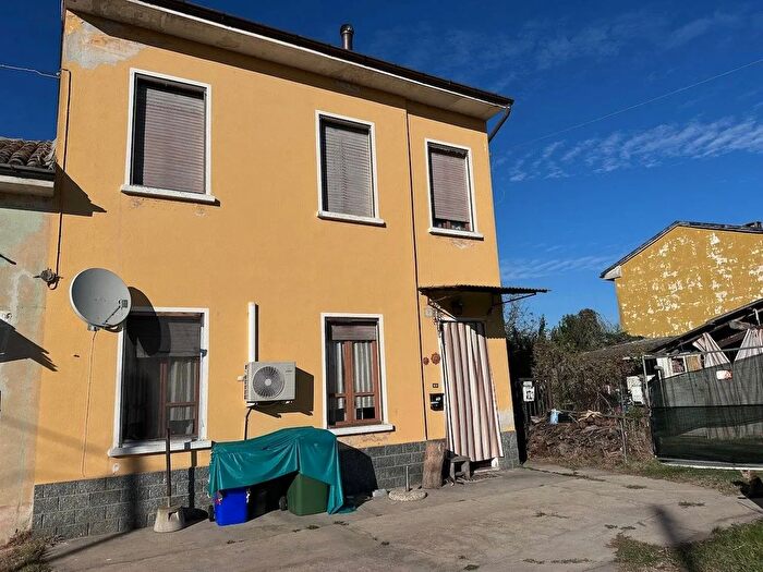 Casa quadrilocale in vendita in Via Luigi Montemartini Mede, Mede