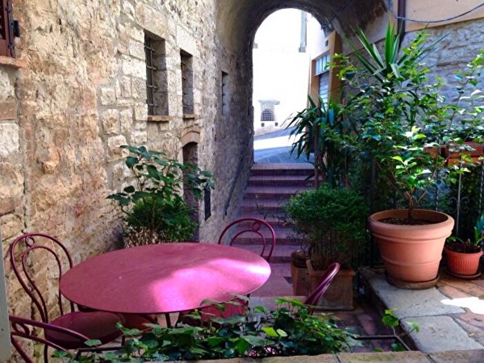 Appartamento quadrilocale in affitto in Via Santa Prassede, Centro, Todi