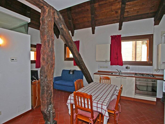 Casa bilocale in affitto in Via Drapperie, Centro Storico, Bologna