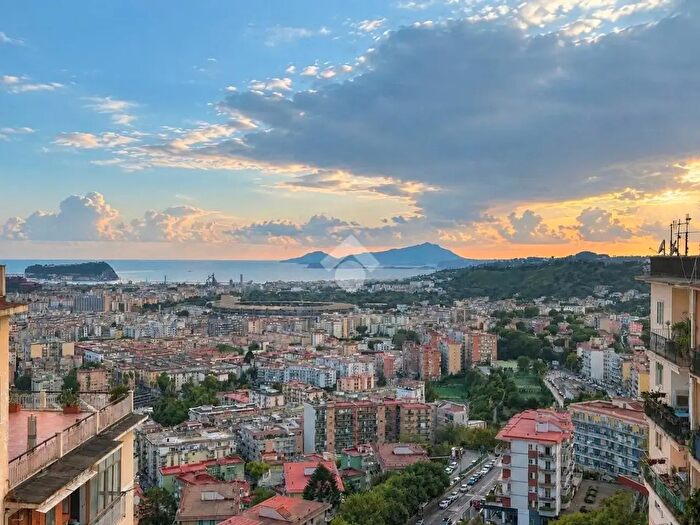 Appartamento trilocale in vendita in Via Michelangelo da Caravaggio, Napoli