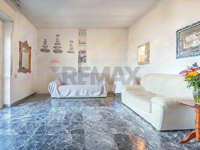 Appartamento con 6 locali in vendita in Via per Popoli, Chieti