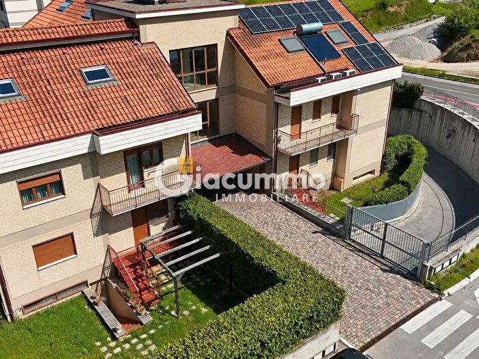 Appartamento con 5 locali in vendita in Via Atene, Potenza