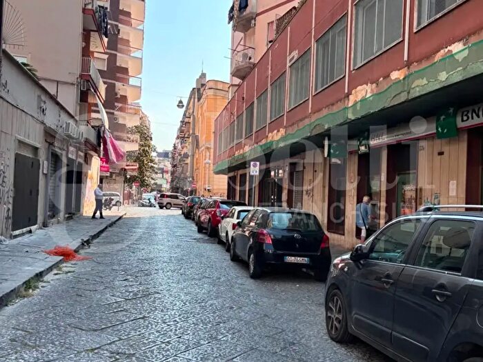 Appartamento trilocale in vendita in Via Pietro Giannone, Napoli