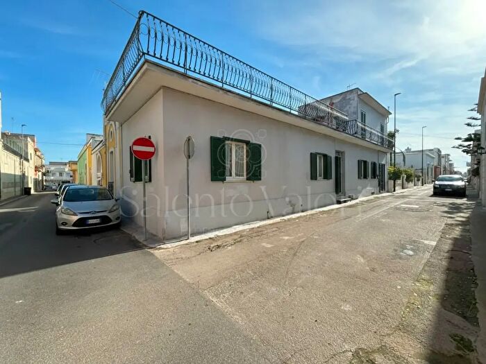 Casa con 5 locali in vendita in Via Felice Trizio, Collepasso