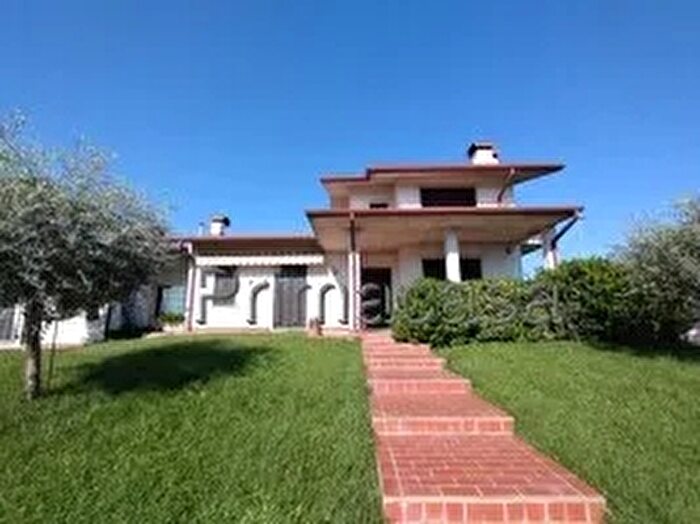 Casa con 7 locali in vendita in Via Carlo Alberto, Villafranca Di Verona