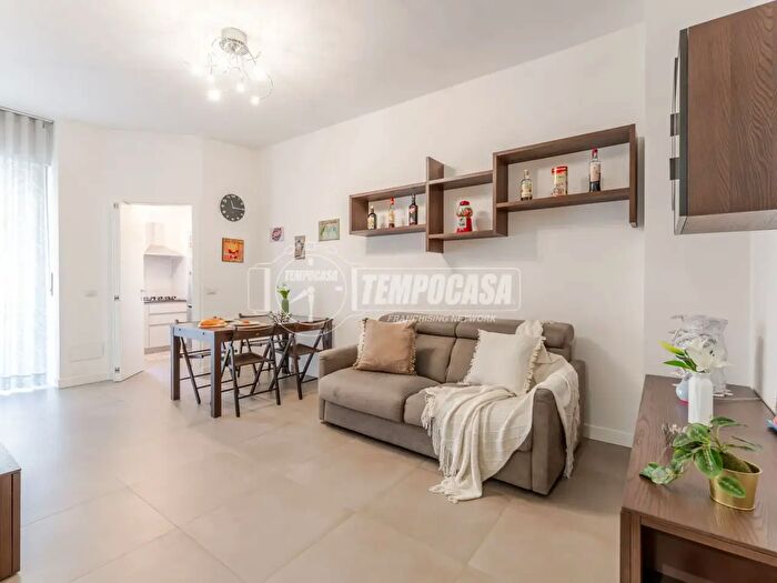 Appartamento trilocale in vendita in Via Cardinale Mezzofanti, Milano