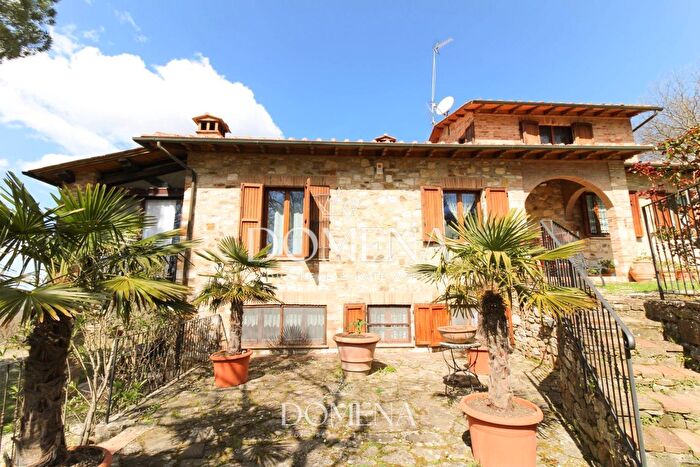 Casa con 12 locali in vendita in Castelnuovo Berardenga
