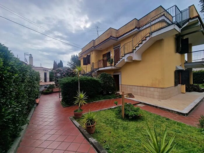 Casa quadrilocale in vendita in Contrada La Schiana, Pozzuoli